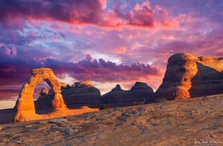 Delicate Arch in the Utah dawn